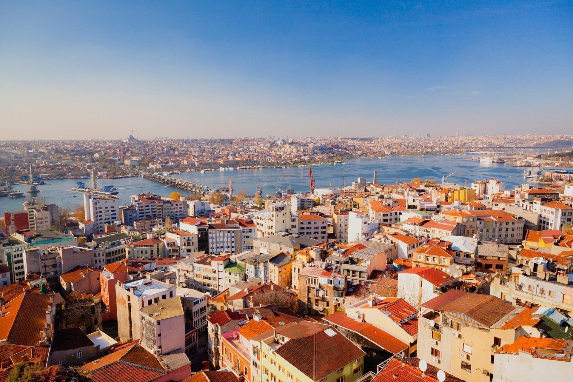 Pourquoi les vêtements LEFTOVERS sont confectionnés à Istanbul ?