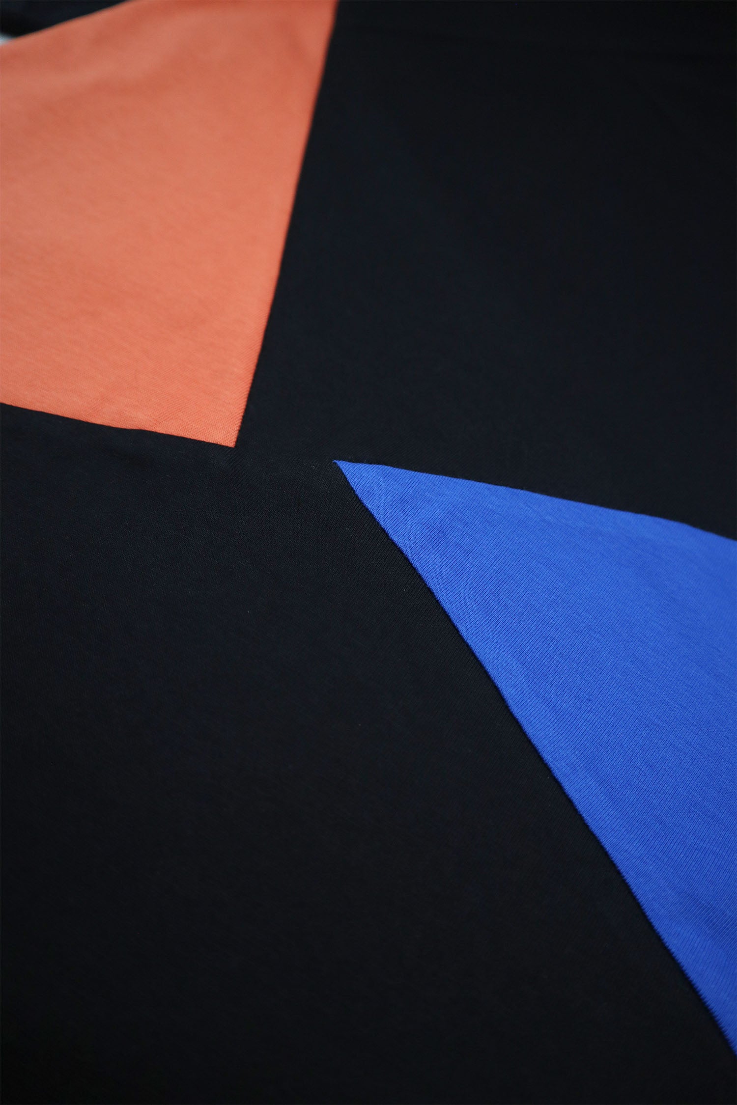 T-SHIRT NOIR+ BLEU/ CORAIL