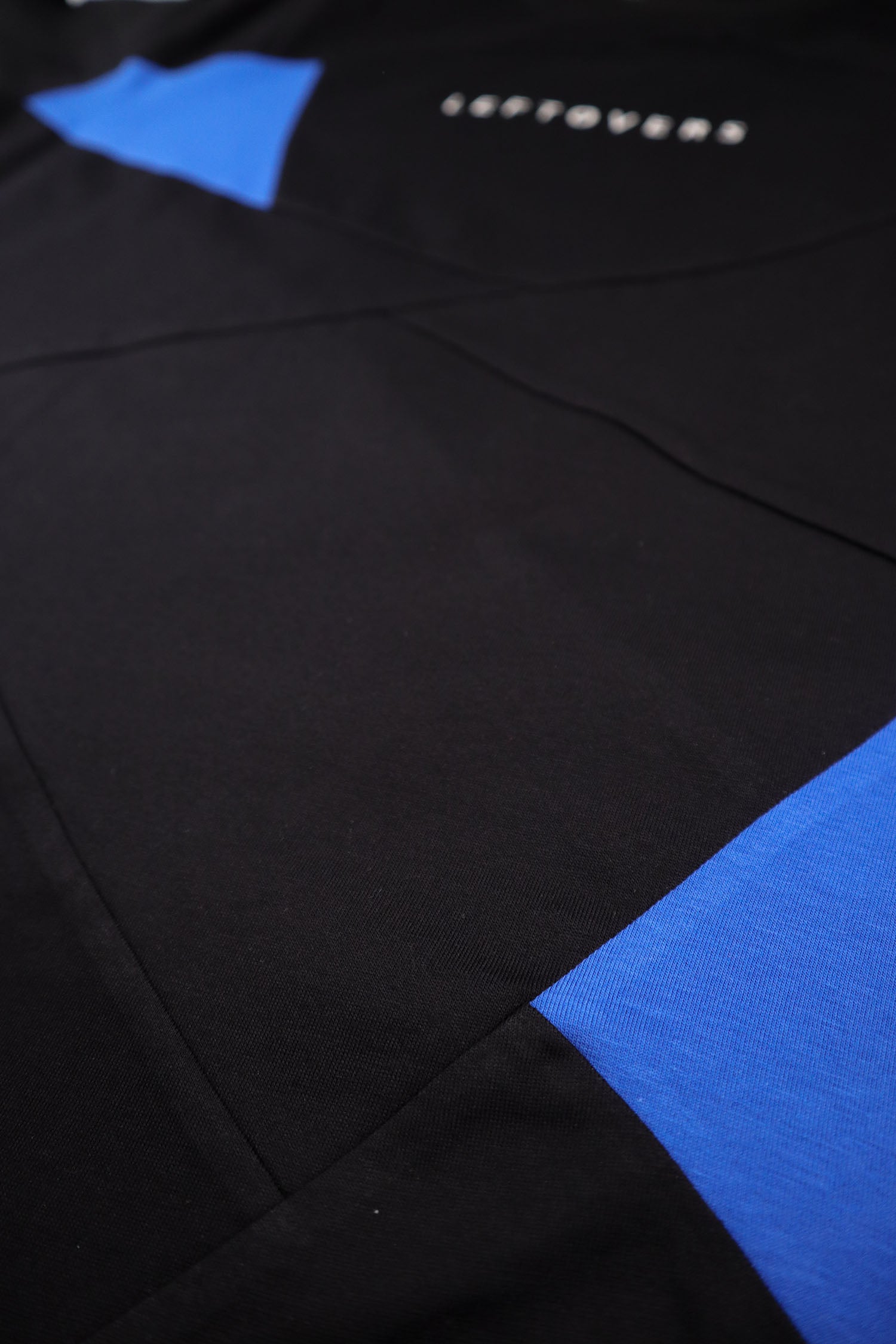 T-SHIRT NOIR+ BLEU/ CORAIL